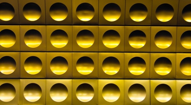 Gold Technical Analysis: XAU/USD still within bearish trend channel