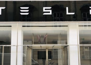 Tesla Technical Analysis – Trendline failure