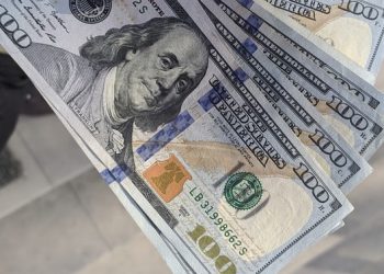 Dollar yet to succumb to month-end selling pressure, back to flat on the week