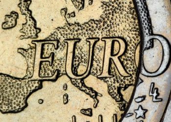 Euro drops as ECB unchanged