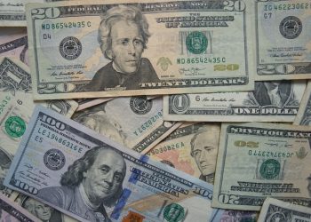 US dollar index moving heavily in the red