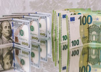 EURUSD holding support on optimism of Eurozone rebound