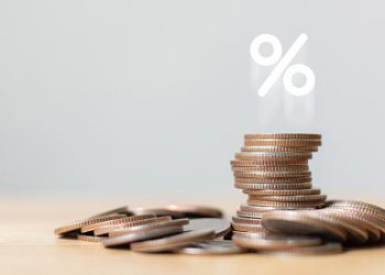 US rips in Risk-Off environment as the market considers US rate hike cycle