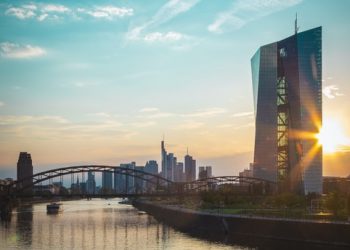 GBPUSD pauses as traders anticipate moves from the ECB and US fiscal policy