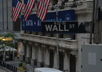 Markets take a turn lower as US politics causes uncertainty