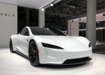 Tesla approaches $1000 per share