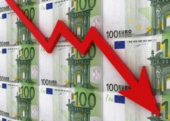 Euro capitulates as safe-haven flows increase and US dollar gains