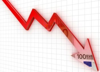 Euro drops from recent highs in a quiet start to the week