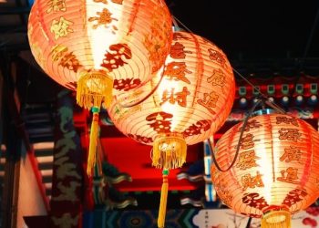 China returns after long holiday