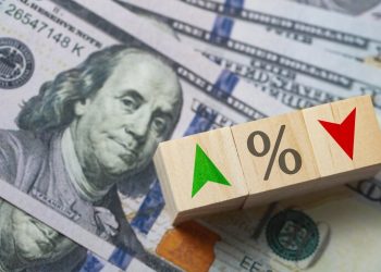 US dollar index pushes higher towards 102 as euro collapses