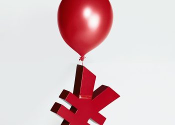 BoJ pegs yields to 0.25%, sending the yen higher