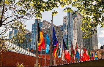 Midday Brief – EU leaders gather in Brussels for Summit