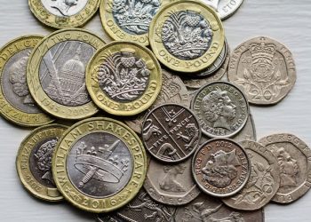 Pound short-sellers trapped but US crosses remain range-bound