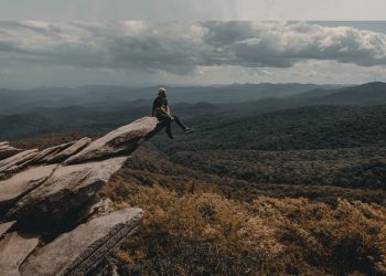 MIDDAY BRIEF – Markets remain on the edge of Risk