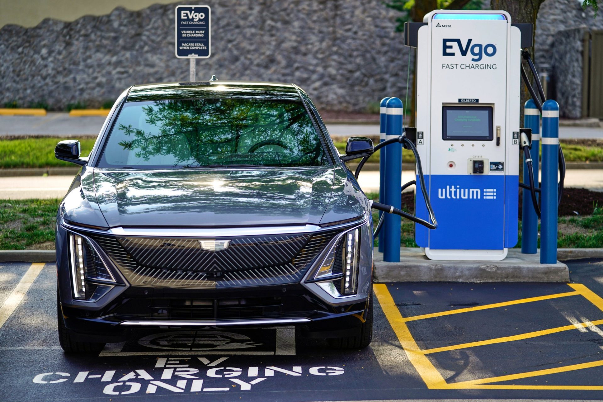 A Cadillac LYRIQ is plugged into an EVgo DC fast charging stall. (Photo by Nuccio DiNuzzo for General Motors)