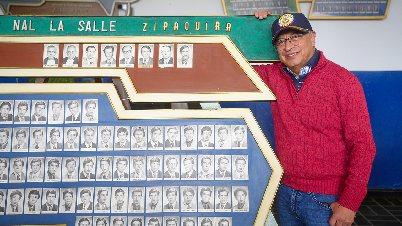 ​​El presidente Gustavo Petro se mostró muy emocionado de regresar al Colegio San Juan Bautista de La Salle, de Zipaquirá, donde se graduó de bachiller en 1976.​​