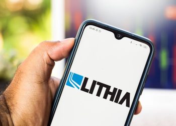 BRAZIL - 2020/11/18: In this photo illustration the Lithia Motors logo seen displayed on a smartphone. (Photo Illustration by Rafael Henrique/SOPA Images/LightRocket via Getty Images)