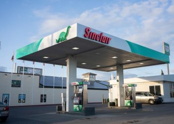 Williams, CA, USA - Mar 19, 2022: A Sinclair gas station in Williams, California. Sinclair Oil Corporation is an American petroleum company headquartered in Salt Lake City, Utah.