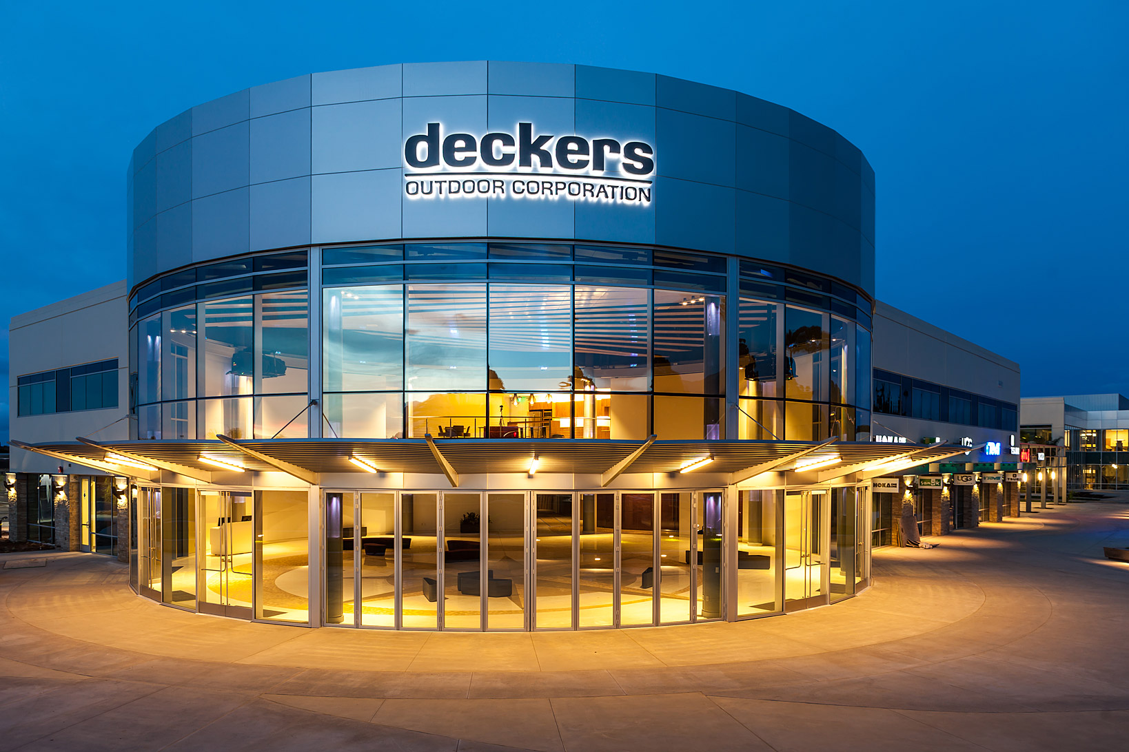 Deckers brands. Deckers Outdoor. Зимние Deckers фото ". Outside corporative. Company fives